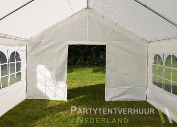 Partytent 4x4 meter binnenkant met deur open - Partytentverhuur Nederland